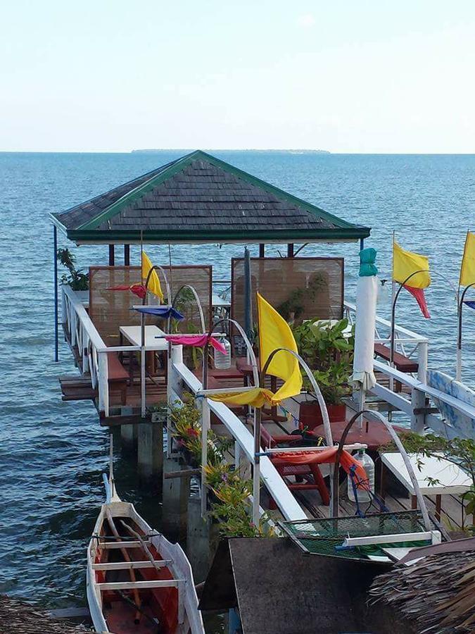 Roxas  Peria Seafront Pensione מראה חיצוני תמונה